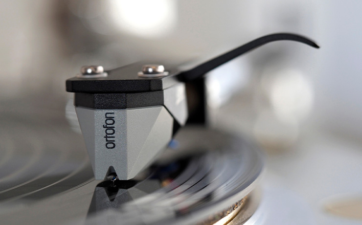 Ortofon 2M 78 cartridge playing a record