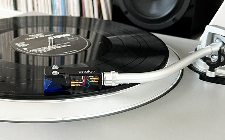 ortofon 2M Blue playing a record