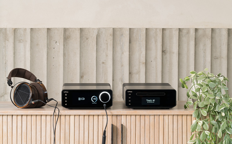 A wooden unit with, from left to right, a pair of headphones, 40 AMP and the 40 CD player
