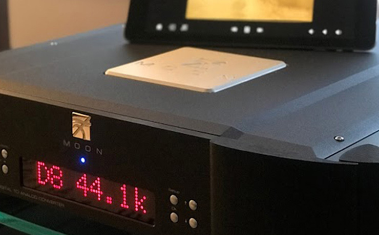 MOON 780D in black close-up of the front