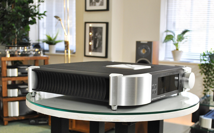 The Moon 791 on a table in the ripcaster showroom.  The view is of the front and side.  In the background are other pieces of audio kit. 