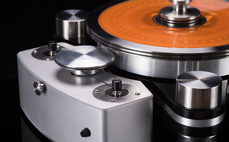 VPI Avenger Plus Turntable close-up