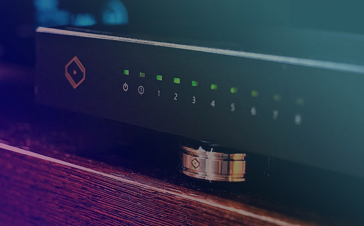 Silent Angel Bonn N8 Audio Switch closer view of the front