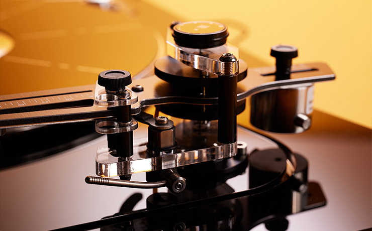 Vertere DG-1 Dynamic Groove Record Player close-up