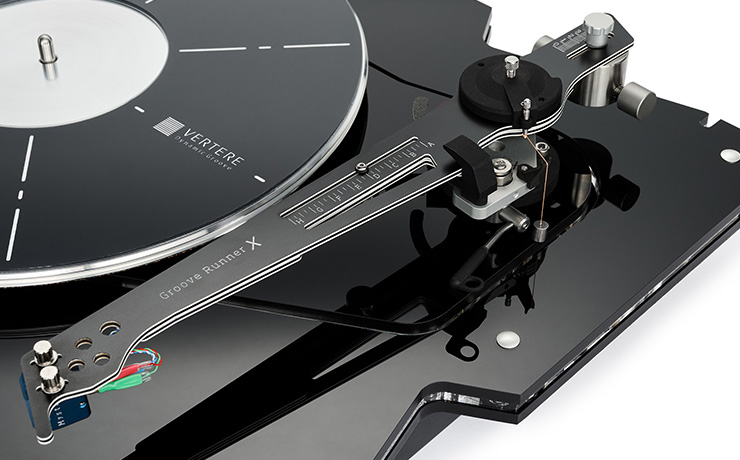 Vertere DG X Turntable in black showing the Groove Runner X Tonearm