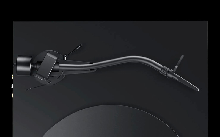 shows the gentle 'S' shape of the Debut PRO S tonearm