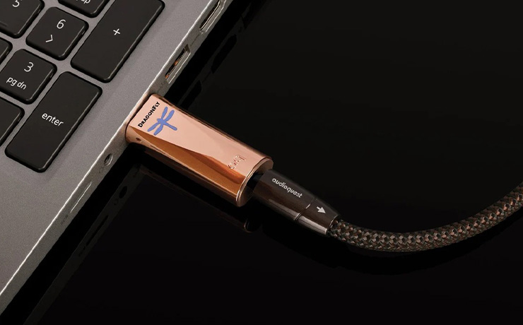 The DragonFly Copper plugged into a laptop