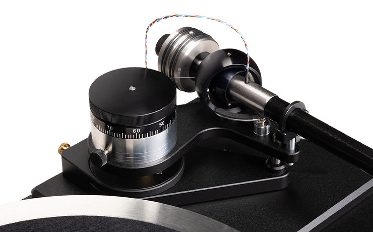 VPI HW-40 Turntable close-up