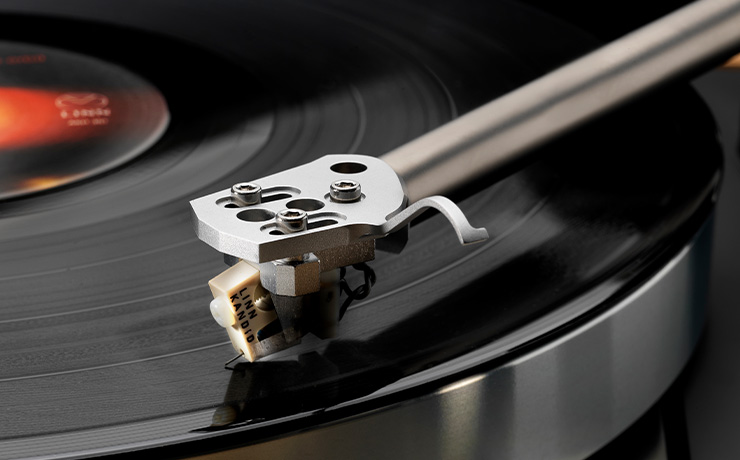 Linn Kandid cartridge on a tonearm on a record