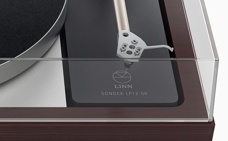 Linn Sondek LP12-50 close up of the cartridge on the tonearm