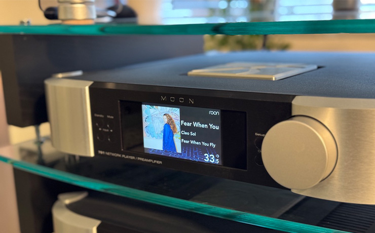 The MOON 791 Network Player with the screen showing an image of the Cleo Sol album 'Fear When You Fly'