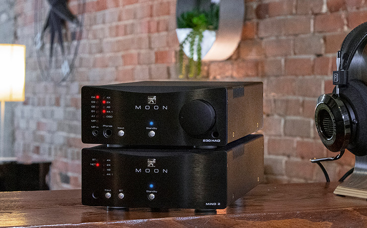 MiND 2 on a table with headphones beside it and a 230 HAD stacked on top