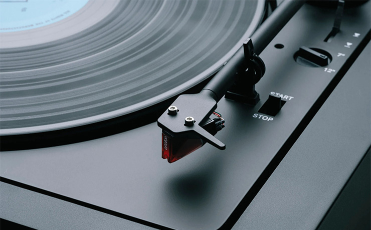 close-up of the tonearm of the Project A2 turntable