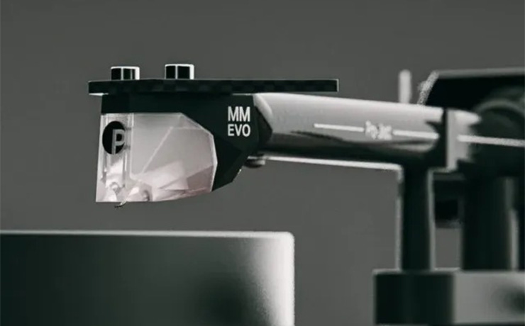 The Project EVO 2 turntable tonearm and cartridge