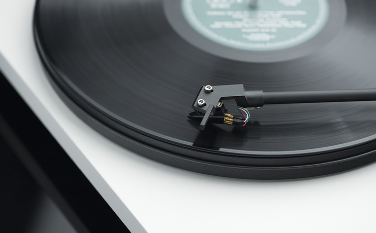 Project Primary E turntable in white close-up of a record playing