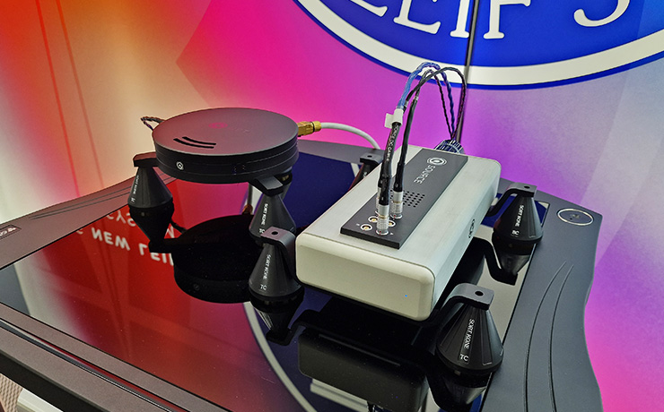 Nordost QNET network switch on a stand beside a Nordost linear power supply