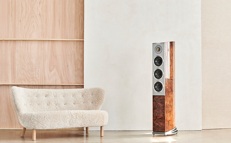 Audiovector R8 Arrete loudspeaker in a living space with a cream coloured sofa