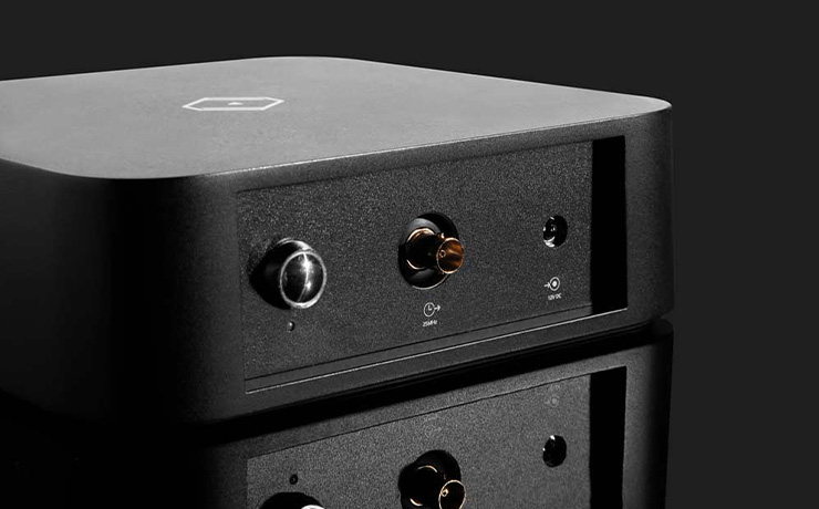 Silent Angel GC-25M in silver in black - rear view
