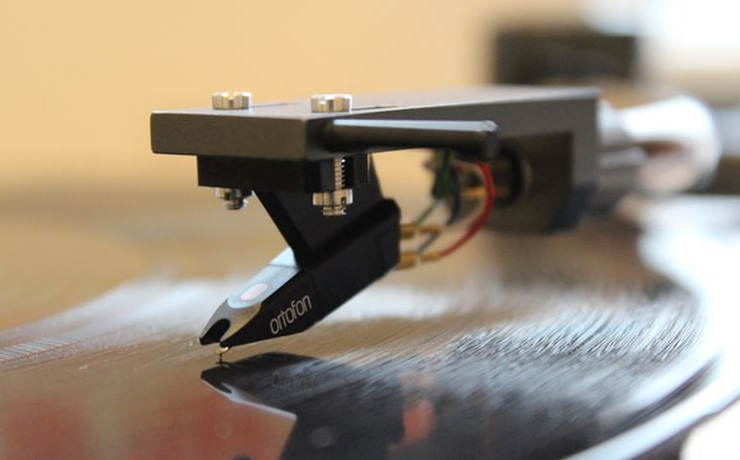 Ortofon Super OM 5E Cartridge playing a record