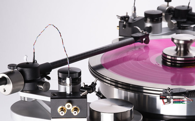 VPI Titan Turntable close-up