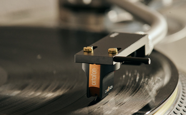 ortofon Cadenza bronze playing a record