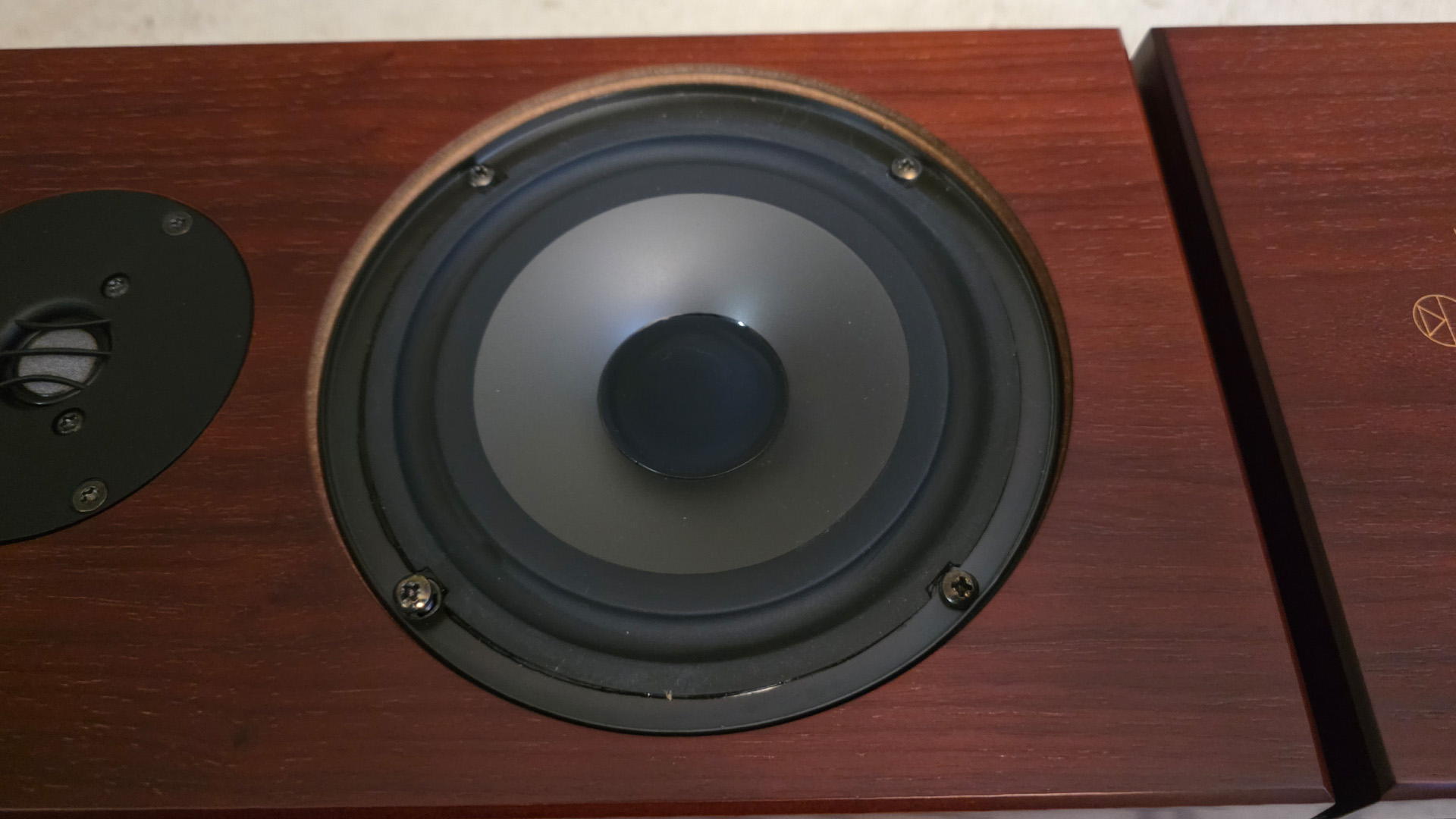 Remove rubber trim from Keilidh