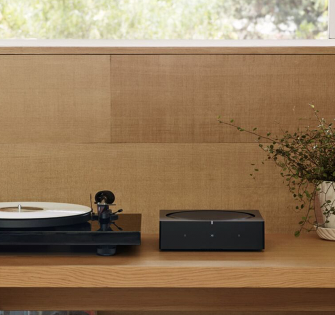 SONOS AMP by record player